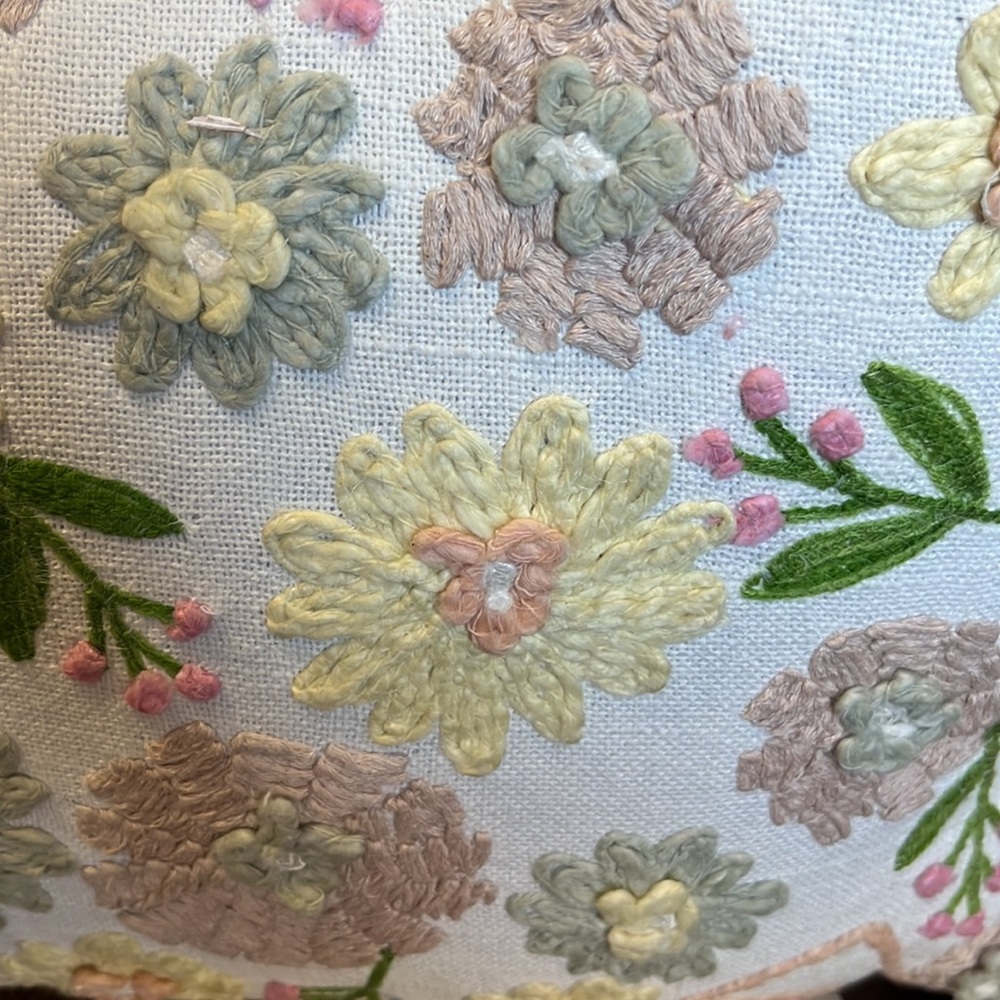 Easter Pillow Embroidered - Picture 3 of 8